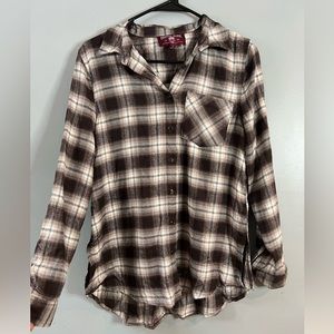 Light fabric plaid ‘flannel’ button up